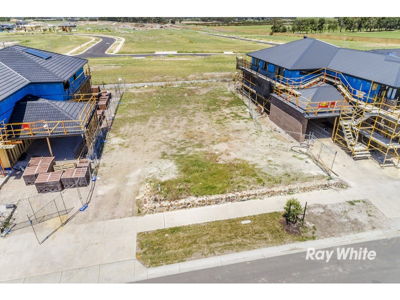 9 Highclere Drive, Clyde VIC 3978