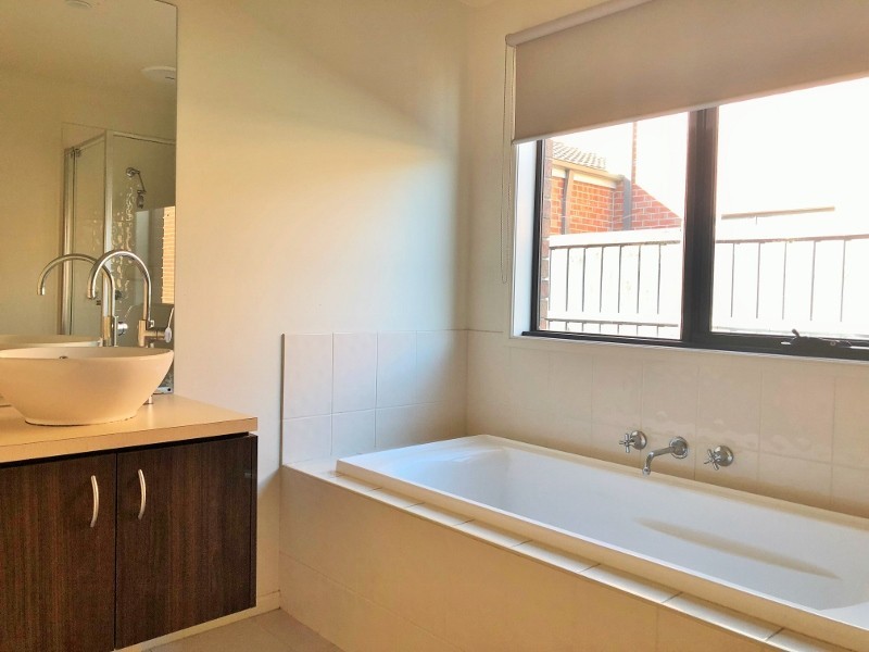 96 Brookwater Parade, Lyndhurst VIC 3975