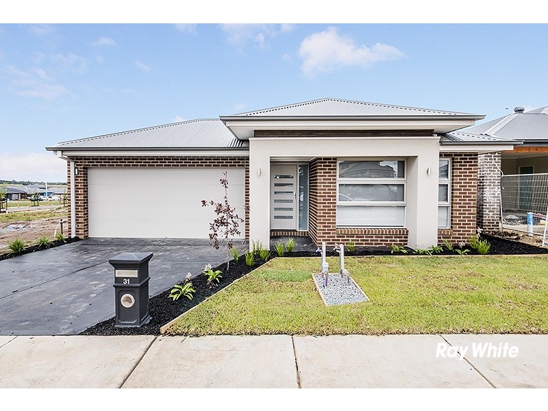 8 Nirvana Avenue, Officer VIC 3809