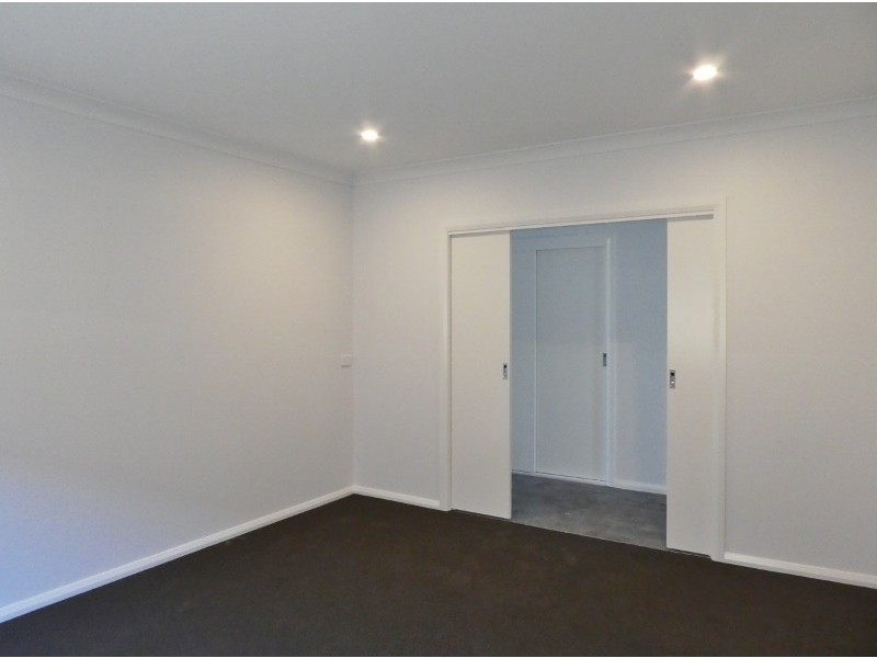 8 Nirvana Avenue, Officer VIC 3809