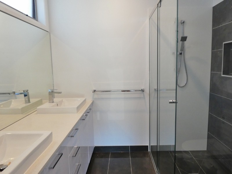 8 Nirvana Avenue, Officer VIC 3809