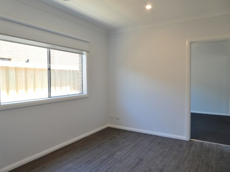 8 Nirvana Avenue, Officer VIC 3809