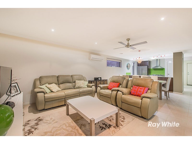 32 Merritt Avenue, Cranbourne West VIC 3977