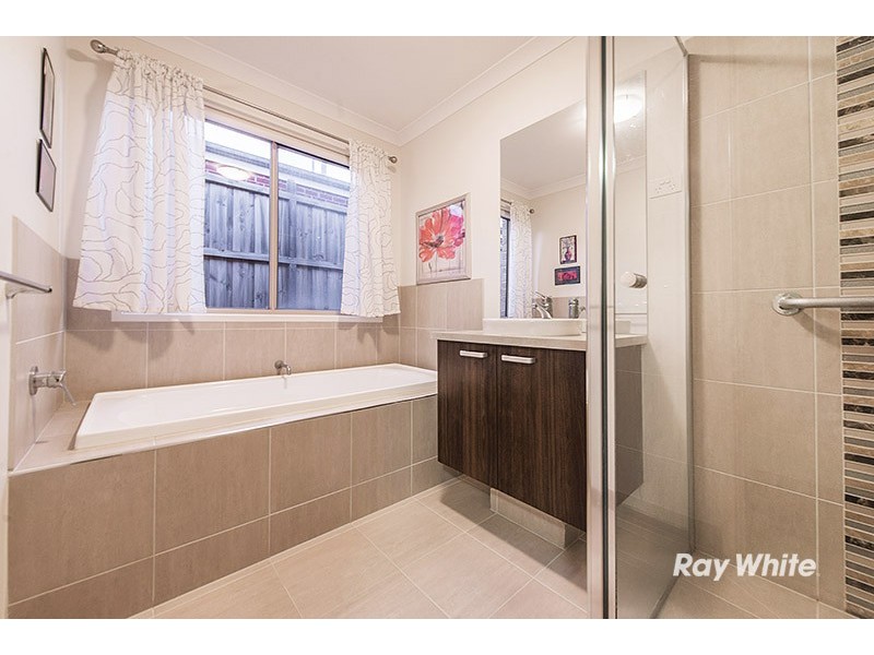 32 Merritt Avenue, Cranbourne West VIC 3977