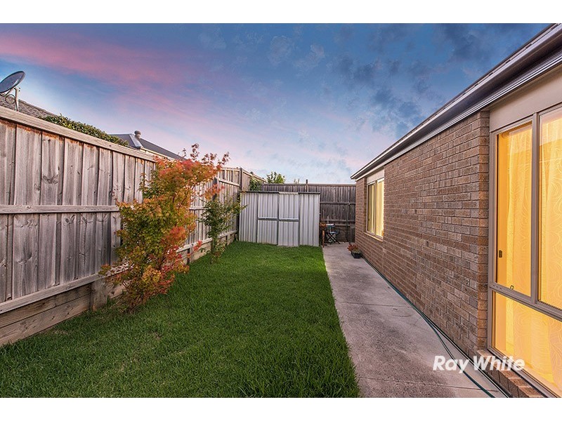32 Merritt Avenue, Cranbourne West VIC 3977