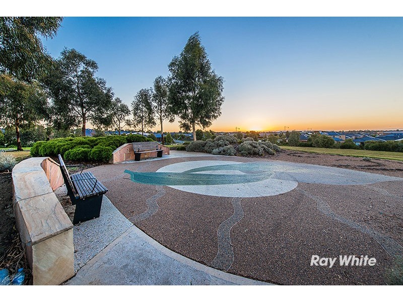 32 Merritt Avenue, Cranbourne West VIC 3977