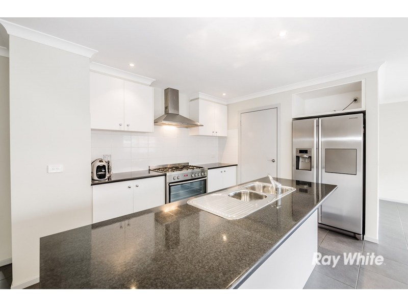 7 Hayton Park Boulevard, Cranbourne West VIC 3977