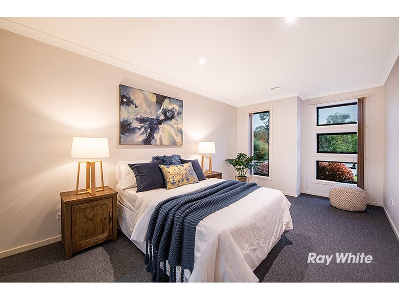 15 Ogle Way, Cranbourne North VIC 3977