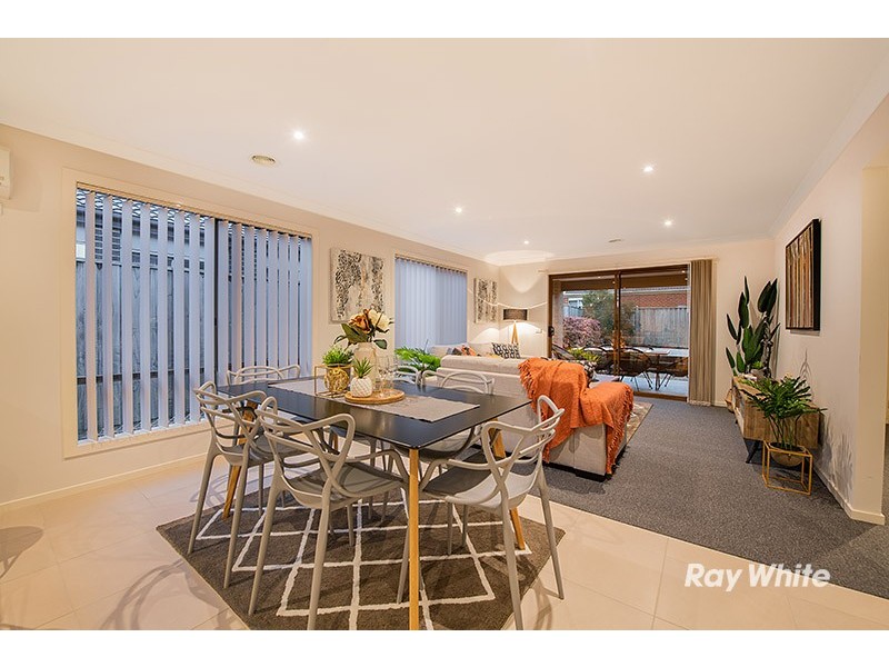 15 Ogle Way, Cranbourne North VIC 3977