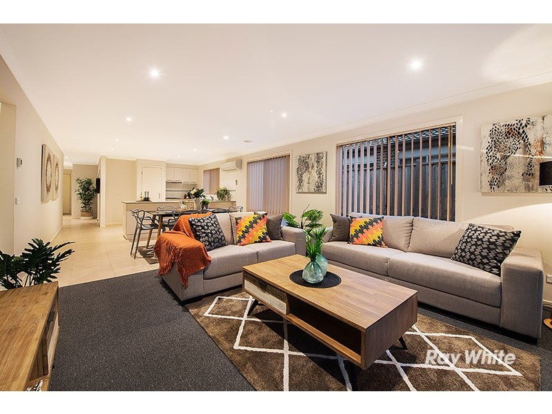 15 Ogle Way, Cranbourne North VIC 3977