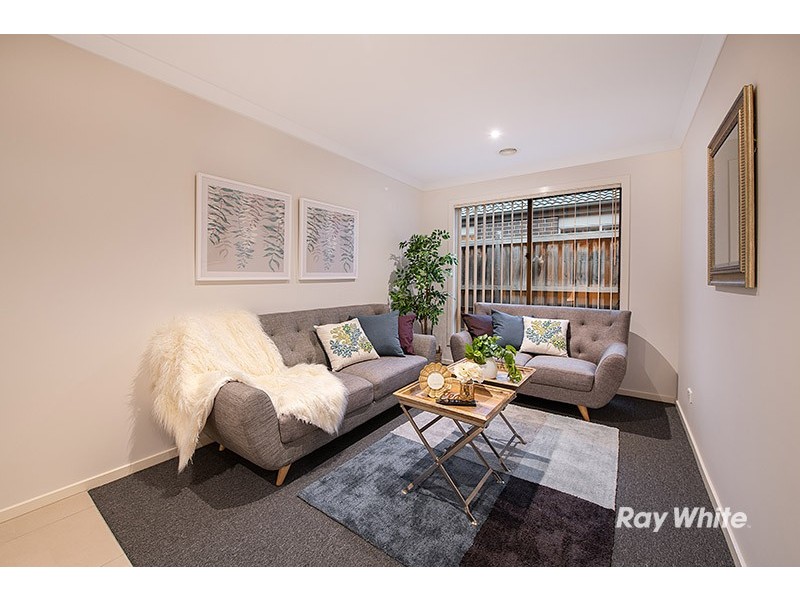 15 Ogle Way, Cranbourne North VIC 3977