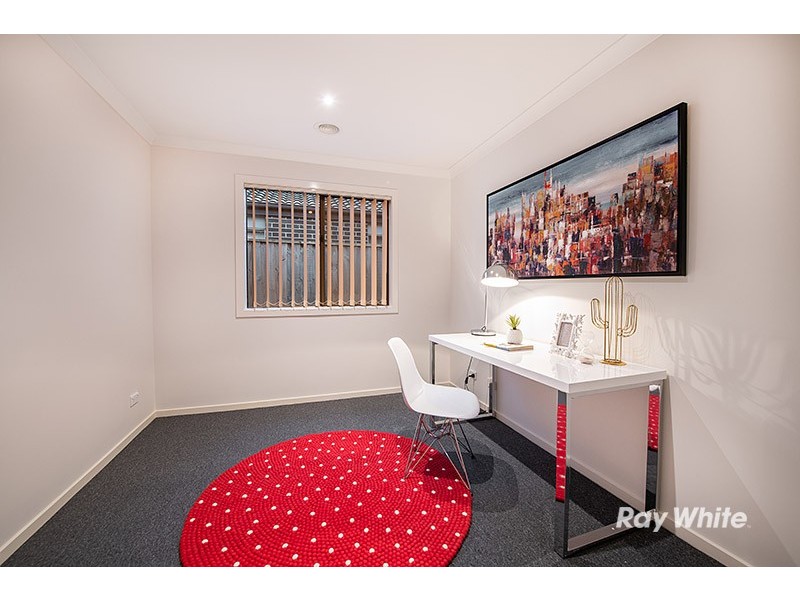 15 Ogle Way, Cranbourne North VIC 3977