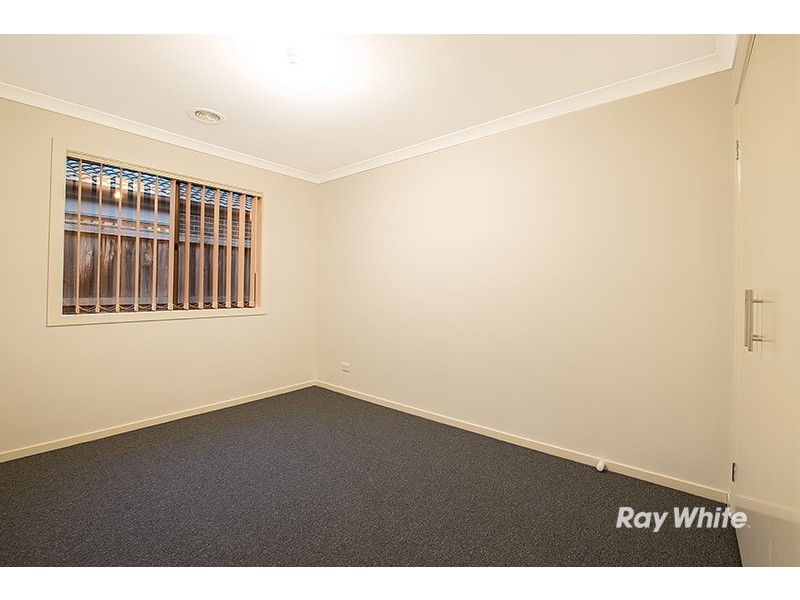 15 Ogle Way, Cranbourne North VIC 3977
