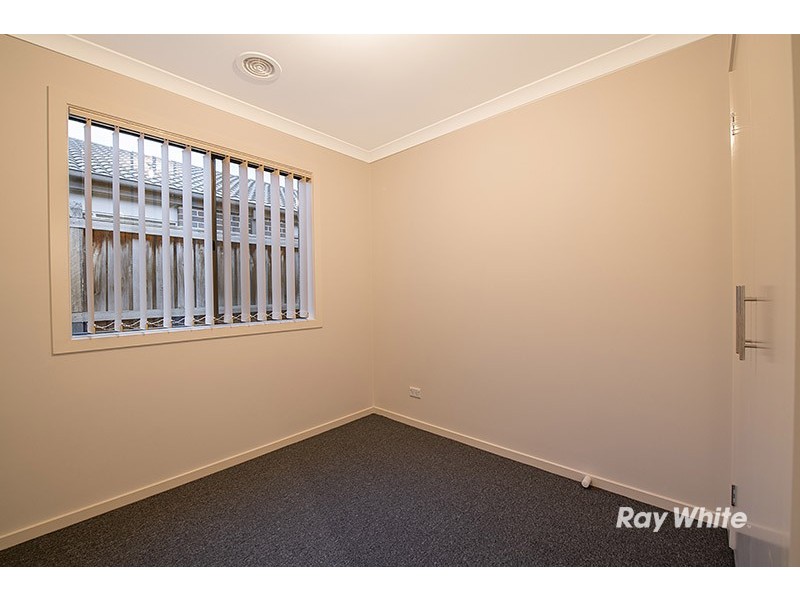 15 Ogle Way, Cranbourne North VIC 3977