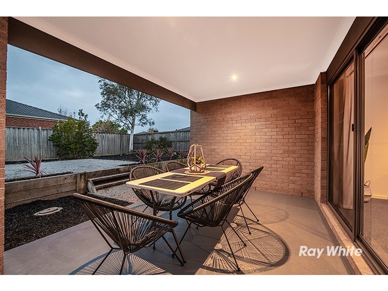 15 Ogle Way, Cranbourne North VIC 3977