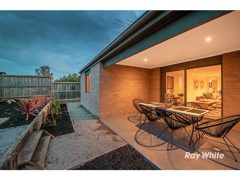 15 Ogle Way, Cranbourne North VIC 3977