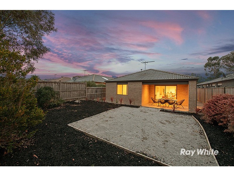 15 Ogle Way, Cranbourne North VIC 3977