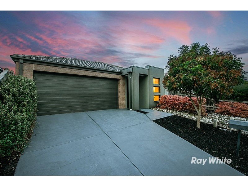 15 Ogle Way, Cranbourne North VIC 3977
