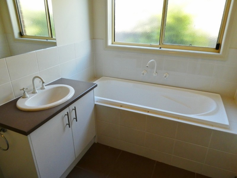 5/2 Snodgrass Street, Pakenham VIC 3810