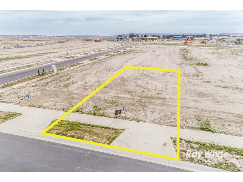 7 Serengeti Street, Clyde North VIC 3978