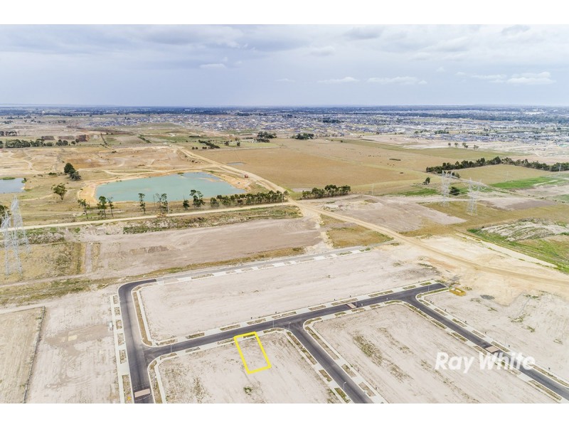 7 Serengeti Street, Clyde North VIC 3978