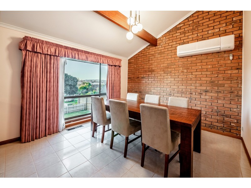 16 Munro Close, Hampton Park VIC 3976