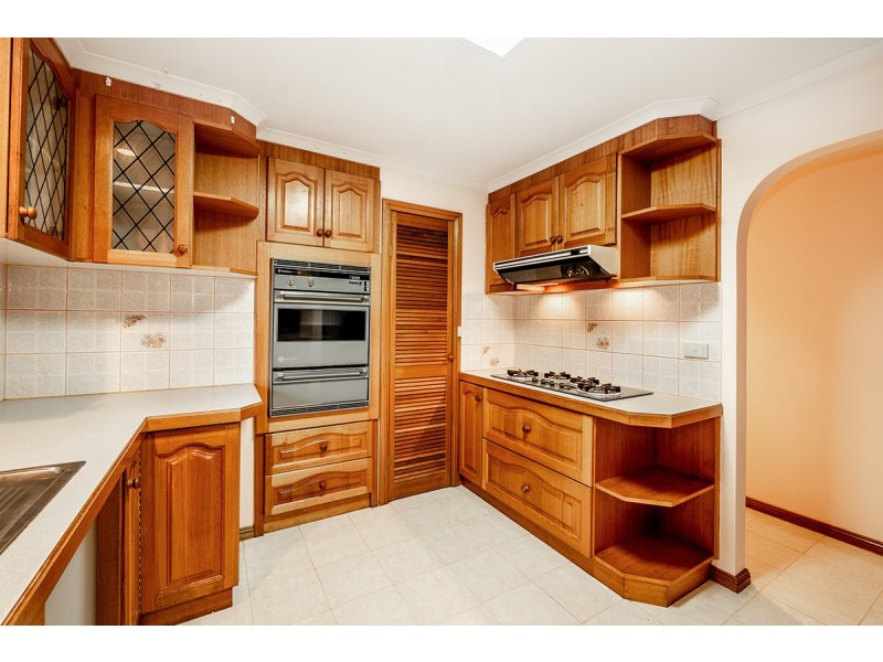 16 Munro Close, Hampton Park VIC 3976