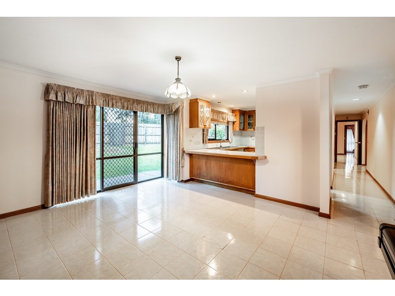 16 Munro Close, Hampton Park VIC 3976