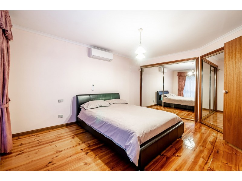 16 Munro Close, Hampton Park VIC 3976