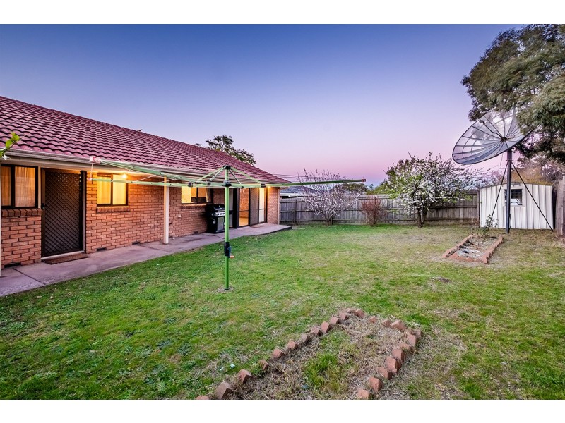 16 Munro Close, Hampton Park VIC 3976