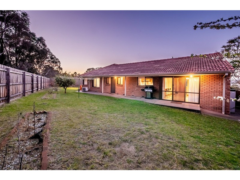 16 Munro Close, Hampton Park VIC 3976