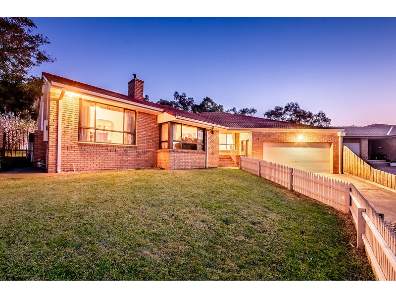 16 Munro Close, Hampton Park VIC 3976