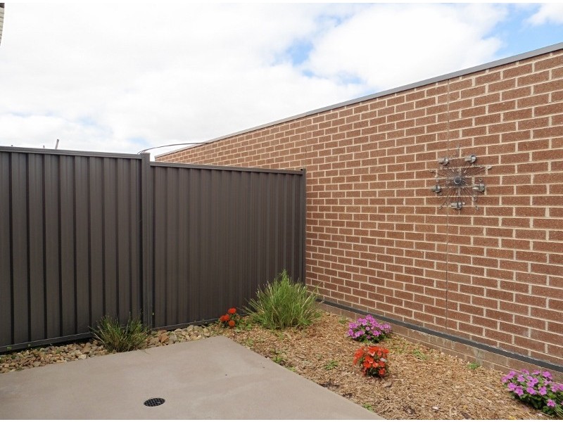 6 Chancery Lane, Cranbourne East VIC 3977