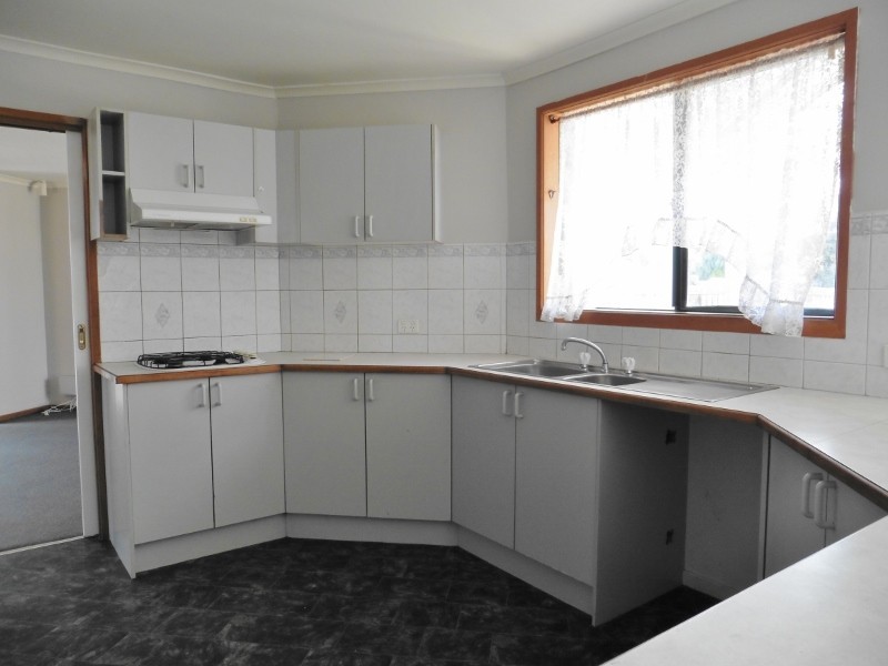 4 Curnow Court, Cranbourne West VIC 3977