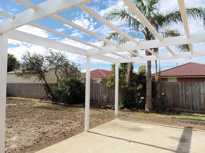 4 Curnow Court, Cranbourne West VIC 3977