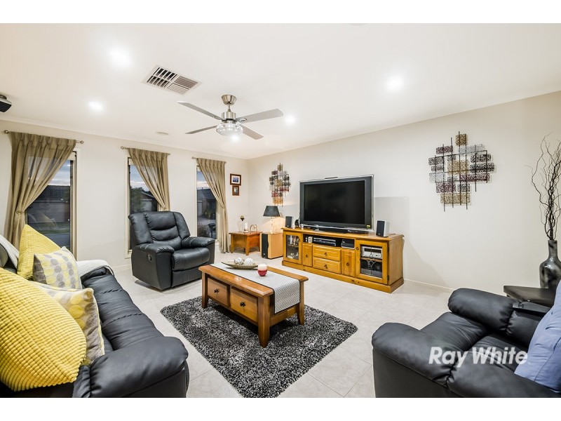 88 Pepperbush Circuit, Cranbourne VIC 3977