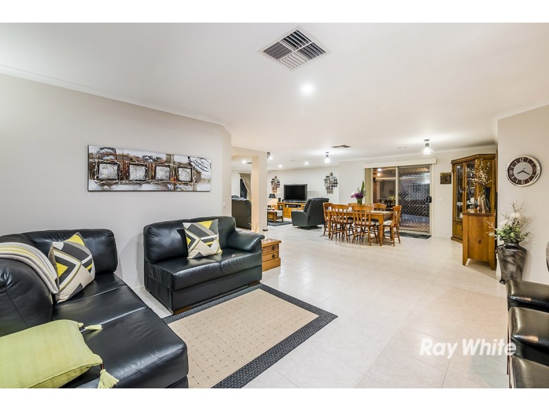 88 Pepperbush Circuit, Cranbourne VIC 3977