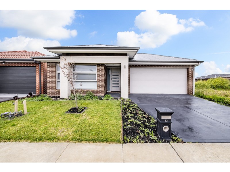 13 Rowling Drive, Officer VIC 3809