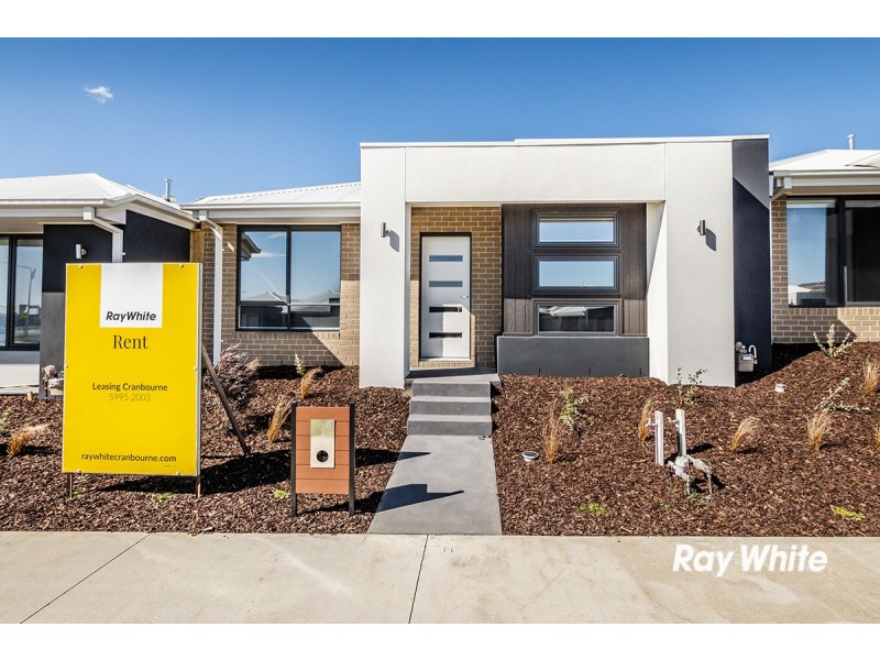 200 Wheelers Park Drive, Cranbourne North VIC 3977