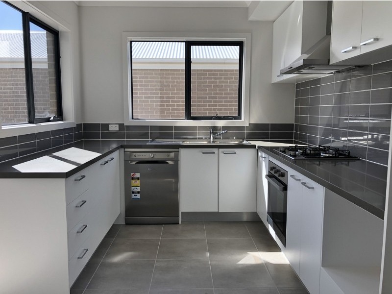 200 Wheelers Park Drive, Cranbourne North VIC 3977