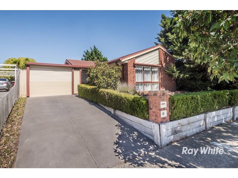 16 Brentwood Drive, Cranbourne North VIC 3977