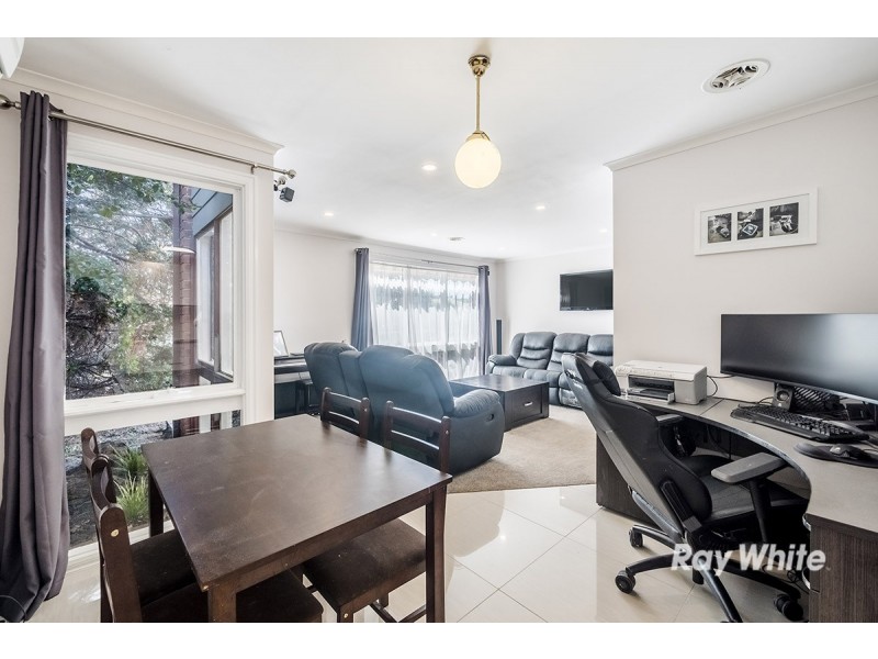 16 Brentwood Drive, Cranbourne North VIC 3977