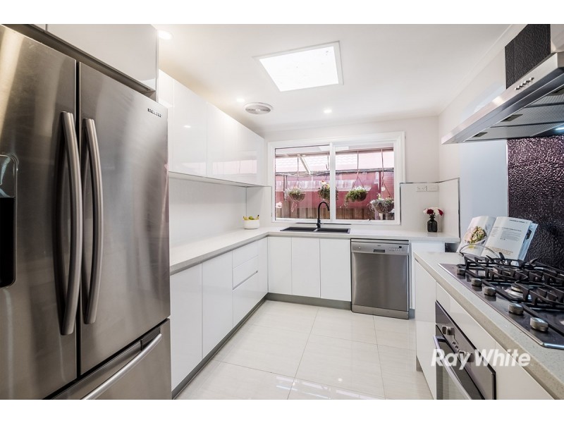 16 Brentwood Drive, Cranbourne North VIC 3977