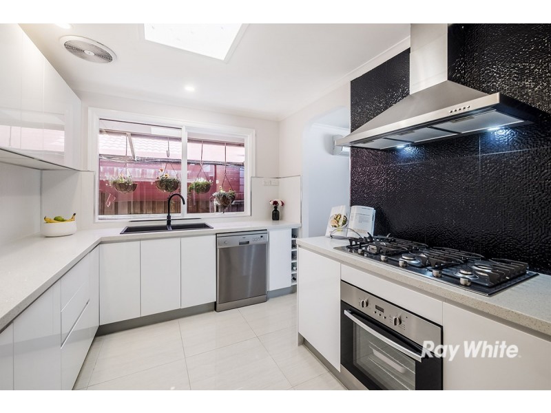16 Brentwood Drive, Cranbourne North VIC 3977