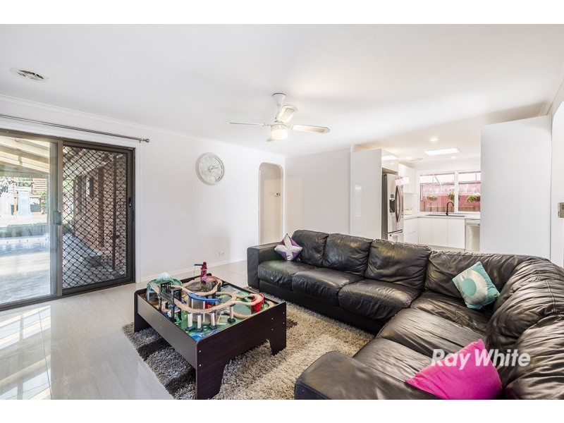16 Brentwood Drive, Cranbourne North VIC 3977