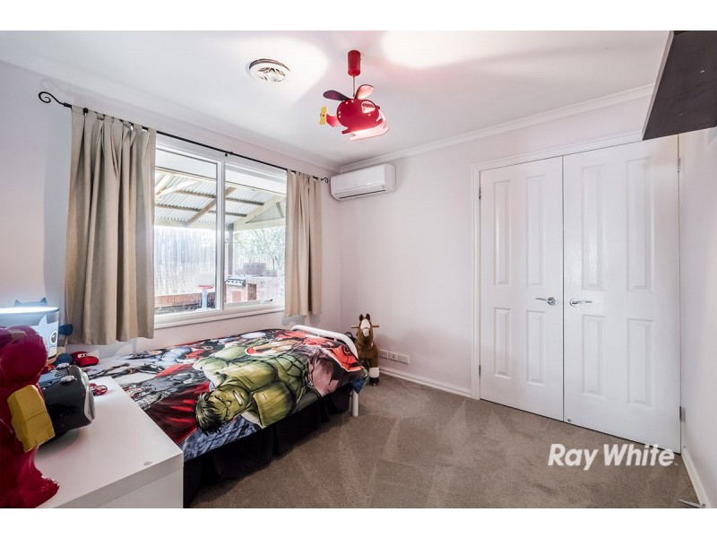 16 Brentwood Drive, Cranbourne North VIC 3977