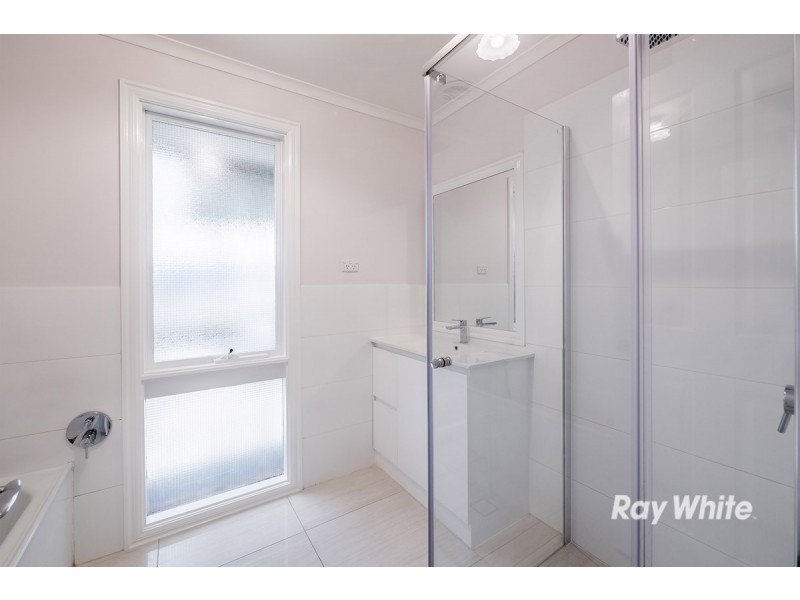 16 Brentwood Drive, Cranbourne North VIC 3977