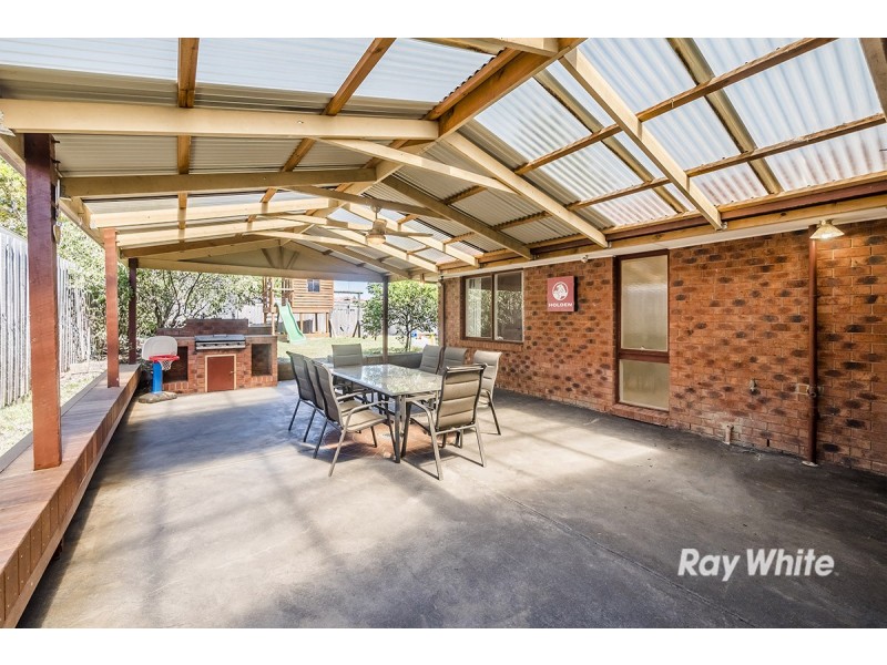 16 Brentwood Drive, Cranbourne North VIC 3977