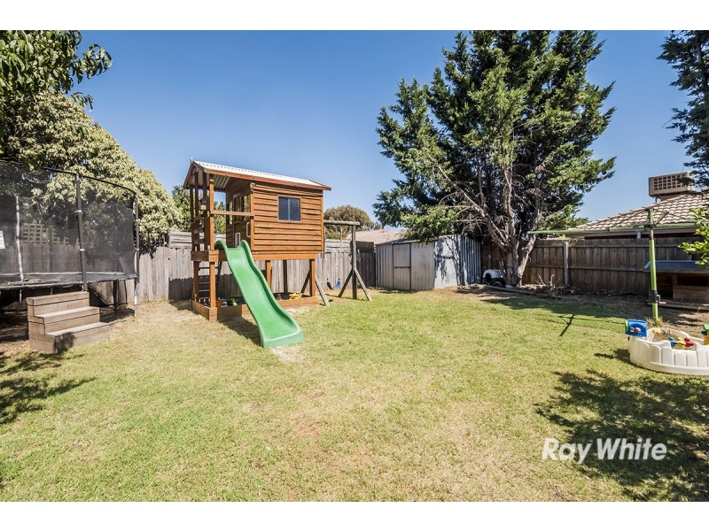 16 Brentwood Drive, Cranbourne North VIC 3977
