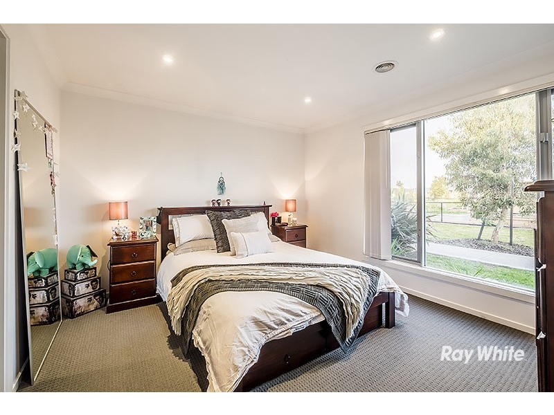 14 Nokota Lane, Clyde North VIC 3978